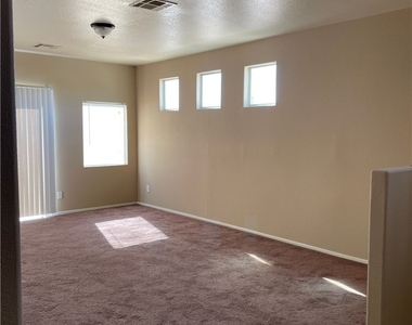 3753 Hollycroft Drive - Photo Thumbnail 2