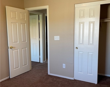 3753 Hollycroft Drive - Photo Thumbnail 18