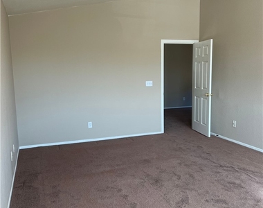 3753 Hollycroft Drive - Photo Thumbnail 13