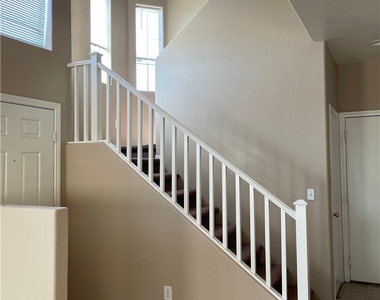 3753 Hollycroft Drive - Photo Thumbnail 7