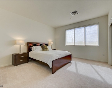4535 Dean Martin Drive - Photo Thumbnail 31