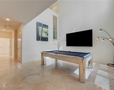 4535 Dean Martin Drive - Photo Thumbnail 11