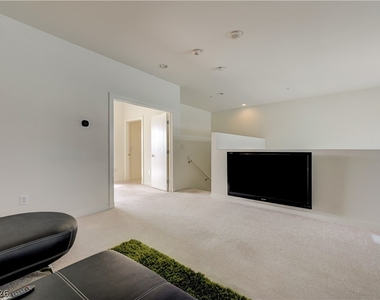 4535 Dean Martin Drive - Photo Thumbnail 23