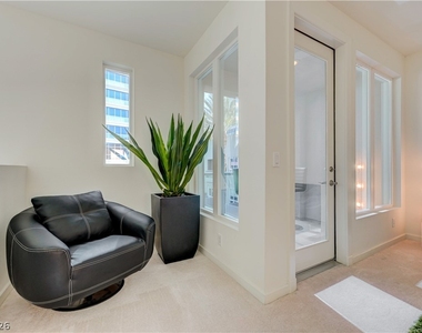 4535 Dean Martin Drive - Photo Thumbnail 25