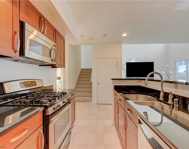 4535 Dean Martin Drive - Photo Thumbnail 18