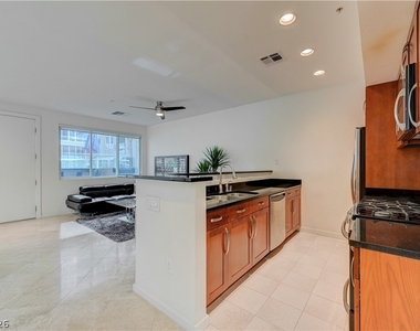 4535 Dean Martin Drive - Photo Thumbnail 16