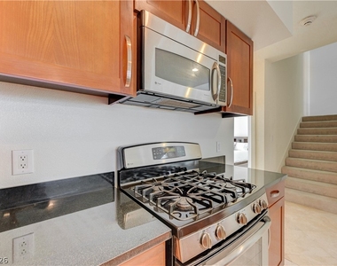 4535 Dean Martin Drive - Photo Thumbnail 17