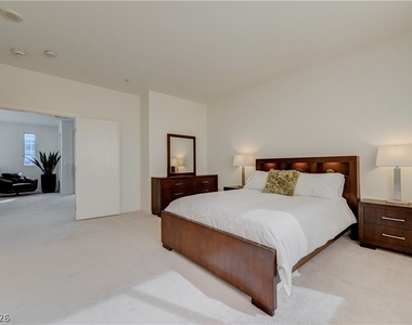4535 Dean Martin Drive - Photo Thumbnail 30