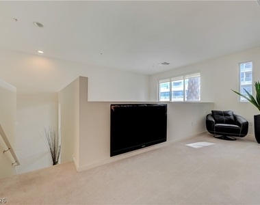 4535 Dean Martin Drive - Photo Thumbnail 28