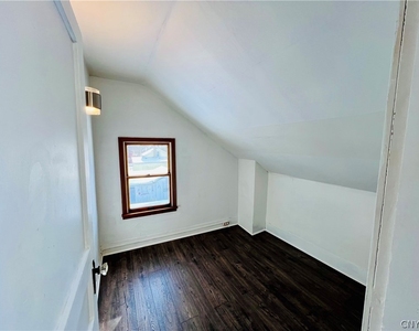 140 E Oneida Street - Photo Thumbnail 17