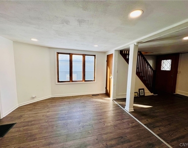 140 E Oneida Street - Photo Thumbnail 7