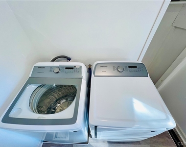 140 E Oneida Street - Photo Thumbnail 11