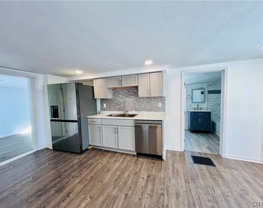 140 E Oneida Street - Photo Thumbnail 5