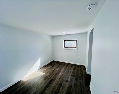 140 E Oneida Street - Photo Thumbnail 25