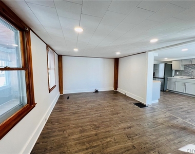 140 E Oneida Street - Photo Thumbnail 14