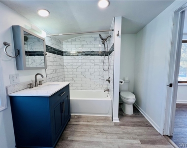 140 E Oneida Street - Photo Thumbnail 9