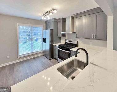 3573 Kennesaw Station Drive Nw - Photo Thumbnail 5