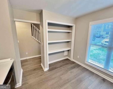 3573 Kennesaw Station Drive Nw - Photo Thumbnail 2