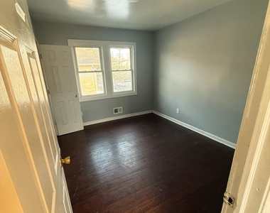 401 Ridge Avenue - Photo Thumbnail 6