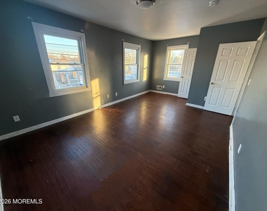 401 Ridge Avenue - Photo Thumbnail 5