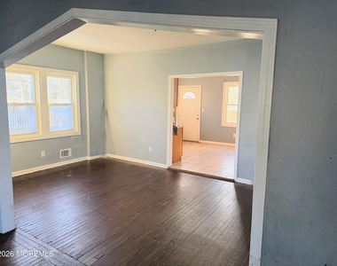 401 Ridge Avenue - Photo Thumbnail 3