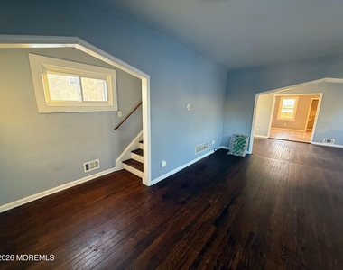 401 Ridge Avenue - Photo Thumbnail 2