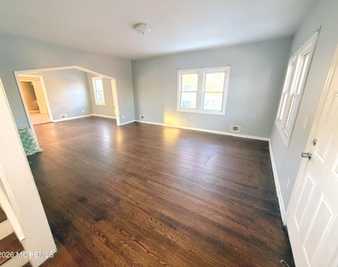 401 Ridge Avenue - Photo Thumbnail 1