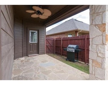 4624 Lazy Oaks Street - Photo Thumbnail 32