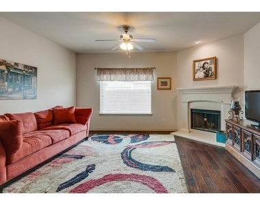 4624 Lazy Oaks Street - Photo Thumbnail 12