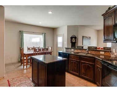 4624 Lazy Oaks Street - Photo Thumbnail 5