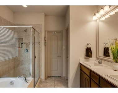 4624 Lazy Oaks Street - Photo Thumbnail 19