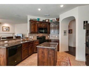 4624 Lazy Oaks Street - Photo Thumbnail 7