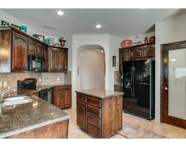 4624 Lazy Oaks Street - Photo Thumbnail 8