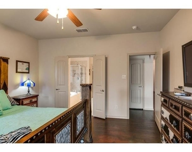 4624 Lazy Oaks Street - Photo Thumbnail 18
