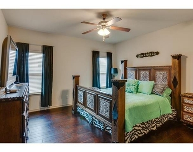 4624 Lazy Oaks Street - Photo Thumbnail 17