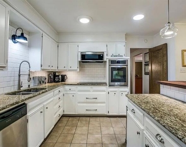 5113 Ledgestone Drive - Photo Thumbnail 14
