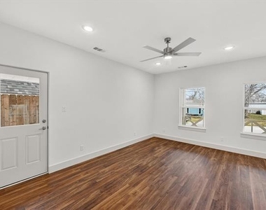 502 E Kimball Street - Photo Thumbnail 9