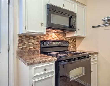 3212 Daniel Avenue - Photo Thumbnail 9