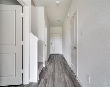 1876 Lockhart Drive - Photo Thumbnail 10