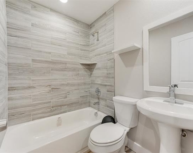 913 Live Oak Street - Photo Thumbnail 12