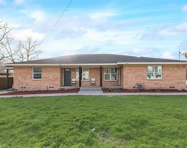 913 Live Oak Street - Photo Thumbnail 1