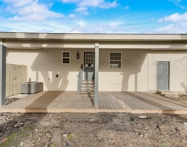 913 Live Oak Street - Photo Thumbnail 18