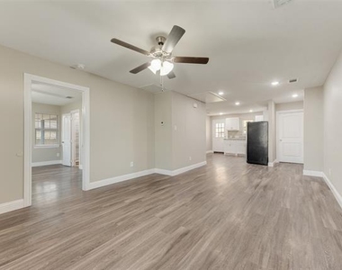 913 Live Oak Street - Photo Thumbnail 6