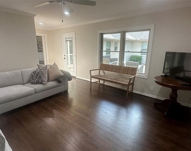 6908 Lavendale - Photo Thumbnail 24