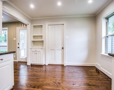 6908 Lavendale - Photo Thumbnail 11