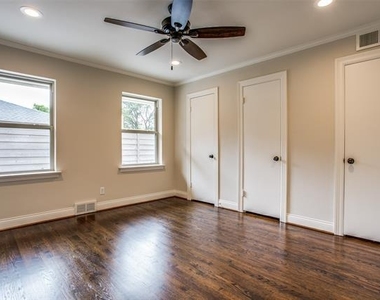 6908 Lavendale - Photo Thumbnail 19