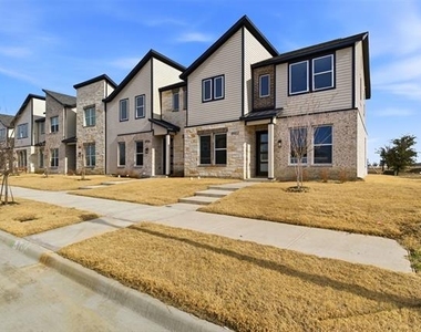 8902 Lowell Street - Photo Thumbnail 1