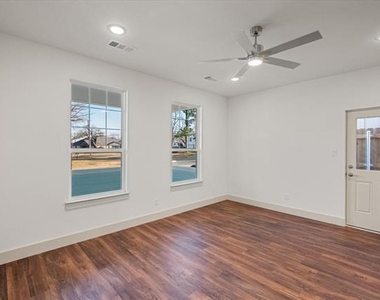 506 E Kimball Street - Photo Thumbnail 4