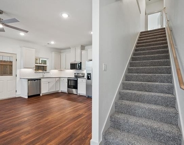 506 E Kimball Street - Photo Thumbnail 2