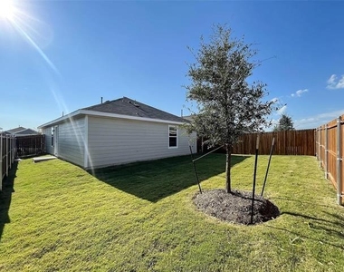 7413 Jackrabbit Avenue - Photo Thumbnail 11